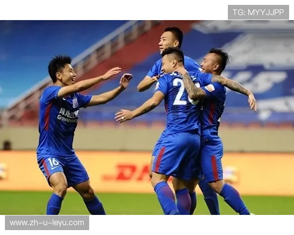 上海申花拉唐边路渗透吸引两名防守