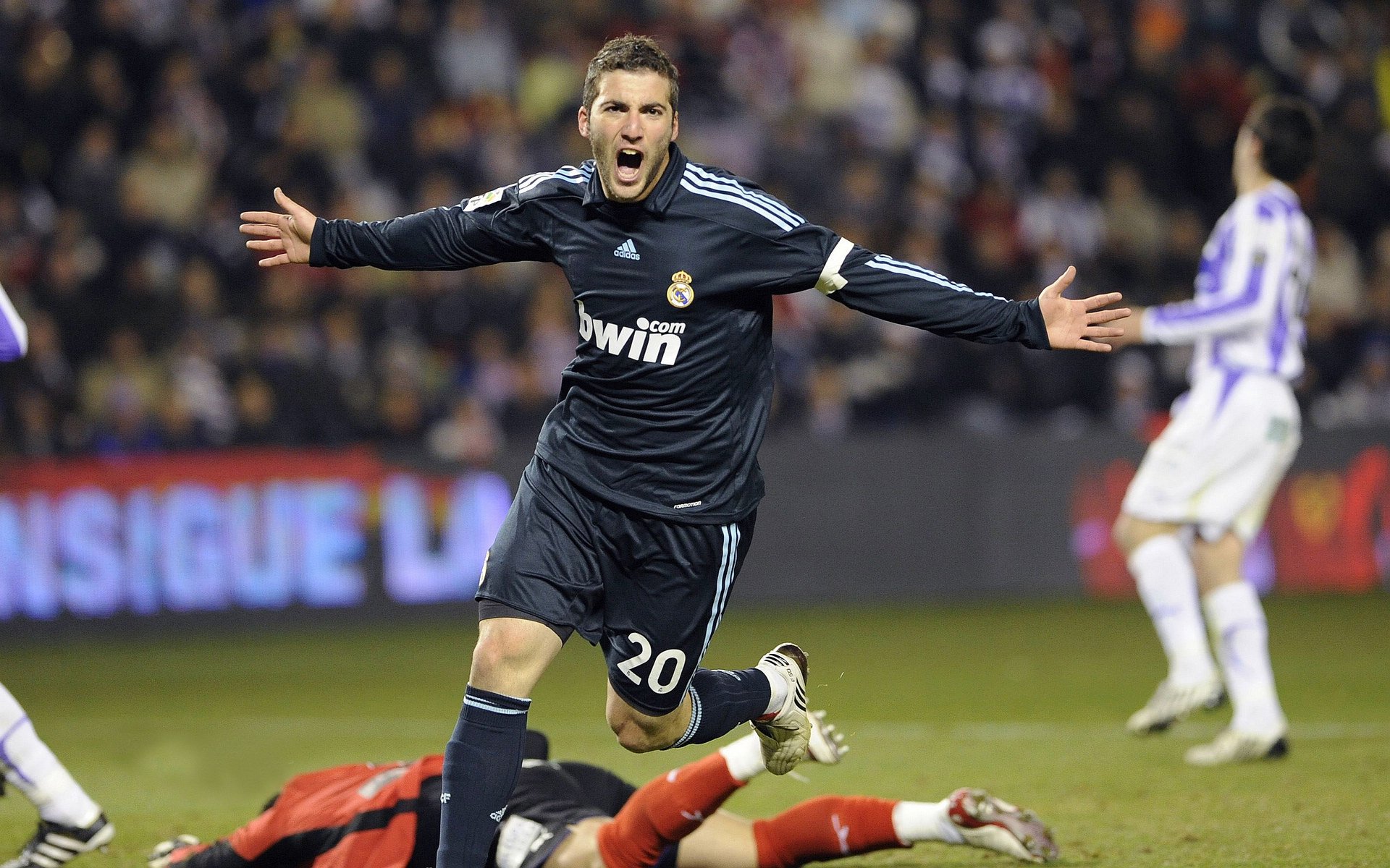 梅西携手阿根廷稳步推进,冲击2026世界杯